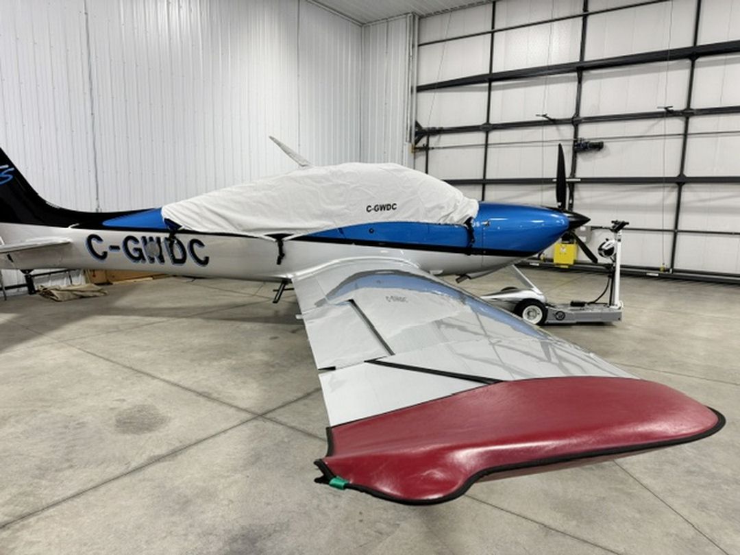 SR22-000: Canopy Cover (extended to cover parachute panel)